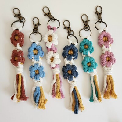 Macrame Daisy Flower Keychain Charm, Handmade Purse Key Accessory, Aesthetic Boho Gift for Women, Trendy Floral Bridal Shower Keyring Gift - image2
